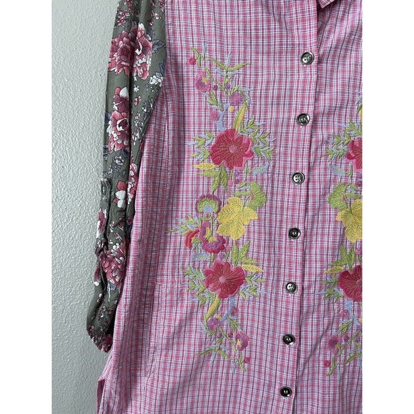 Calessa Woman's Plaid Floral Embroidered Tunic Button Top Roll Tab Size Medium - Picture 2 of 8